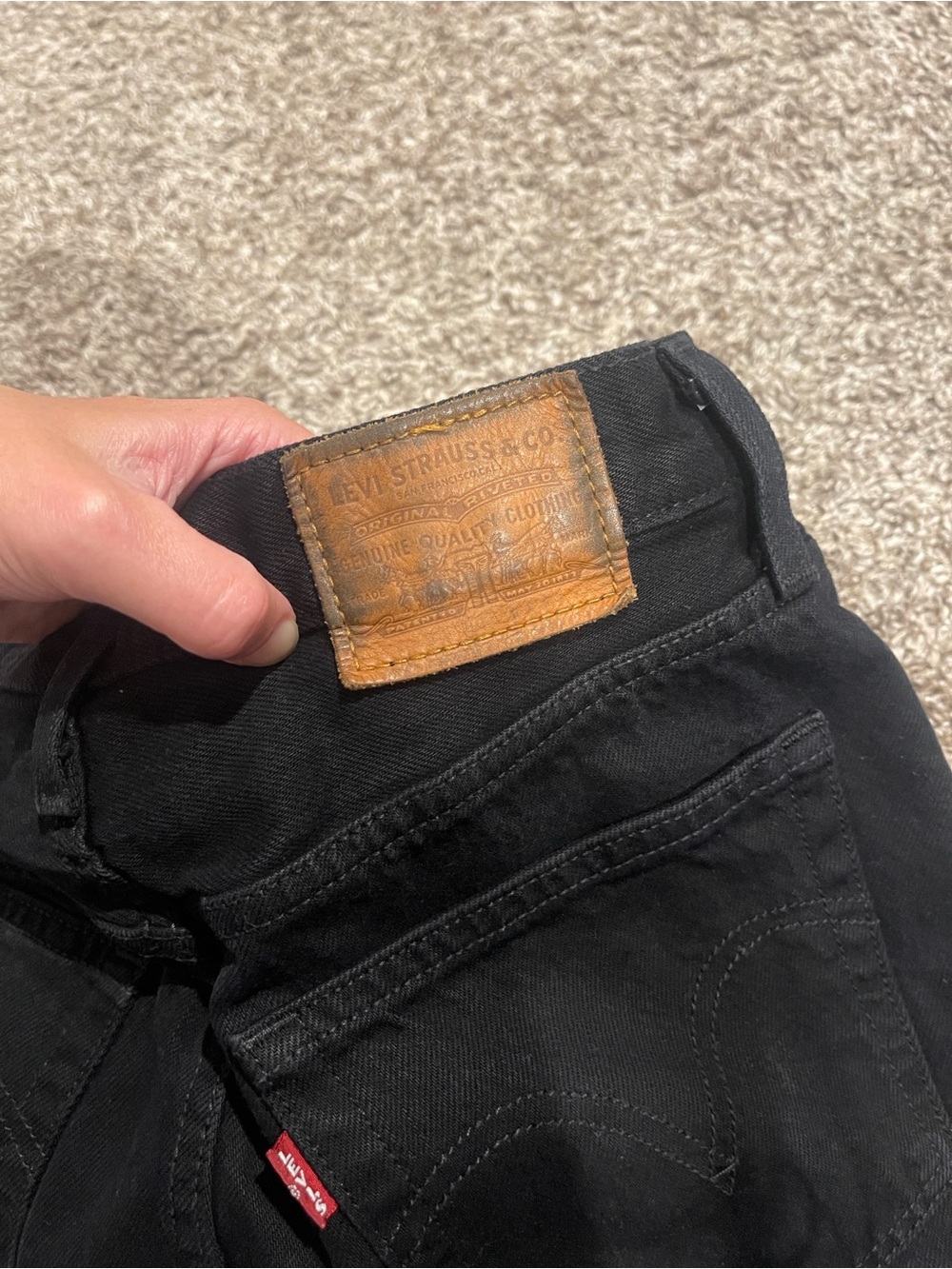 Levi's Black Distressed Raw-Hem Denim Mini Skirt SZ 26 - Picture 3 of 6